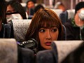 夜行バスに派遣された明日花キララが声の出せない状況でガチ素人さんを誘惑して、無音スローピストンSEXまでしちゃいました。1