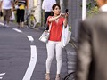 歩きスマホの代償 DQNの携帯を壊してレアキャラが出るまで言いなりにされた人妻 羽田璃子1