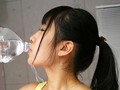 濡れ透けたピンク乳首おっぱいで無意識に男を誘惑するズブ濡れJK 四ツ葉うらら1