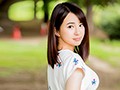結婚1ケ月前に、婚約者に内緒でAVデビュー！！婚約者は高校から6年間付き合ってる同級生。でも実はセフレも同級生で現在進行形。 クラスのほとんどとヤッた同級生喰いの天才！！童顔系ヤリマン人妻未満が、同級生以外と初SEX初中出し志願！！ 松田真奈10
