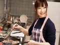 むっつり過ぎる敏感体質人妻 琴音みお29歳 AVデビュー SNSに画像を上げるほど料理が得意の良妻が旦那より立派なマツタケに悶えイキ！！ 462