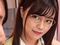 すぐそばに彼女がいるのに美乳を密着させて誘惑してくる 文系妹はささやき淫語痴女 奏音かのん1