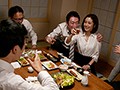 運休雨宿りNTR 憧れの女上司と朝までヤリまくった台風の夜 小島みなみ1