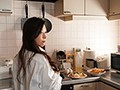 部下が疲れて眠りにつく時、厳しい女上司が、素顔を見せて…。 残業後に始まる、逆夜●い性交。 白木優子7