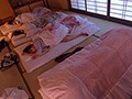 布団の中の初恋 クラスで憧れの同級生女子に布団の中でニヤニヤ逆夜●いされて毎晩中出ししまくった修学旅行の夜 根尾あかり7