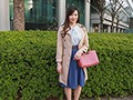 スラリと伸びた長い脚の高身長スタイルと天然巨乳が美しい笑顔がとても素敵な人妻が夫に内緒でAVデビュー！ 黒木美沙1