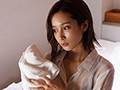 濡れ透けて露出した女上司のブラジャーにボクは我慢できず、全てぶち撒けたゲリラ豪雨の夕暮れ。 小島みなみ3