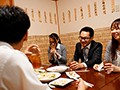 職場の隅にいる地味な人妻と、僕はゴム無し不倫をしている―。 水戸かな2