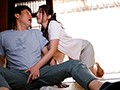 汗ほとばしる妻の友達の圧倒的な腰振りで、僕は一度も腰を動かさずに中出ししてしまった。 木下凛々子1