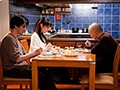 旦那への罪悪感を覚えつつ今日も義父の濃密ｘｘプに繰り返し絶頂を… 楓カレン1