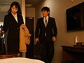 出張先のビジネスホテルでずっと憧れていた女上司とまさかまさかの相部屋宿泊 谷原希美1
