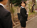 出張先のビジネスホテルでずっと憧れていた女上司とまさかまさかの相部屋宿泊 本田瞳1