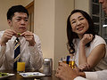 温泉旅館で親子二人きり…。再婚する母を婚前旅行で孕ませました。 よしい美希1