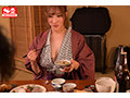 世話焼き女上司とまさかの出張先旅館で相部屋に… 朝までチ●ポの世話までしてくれる献身的10発射精性交 小宵こなん1