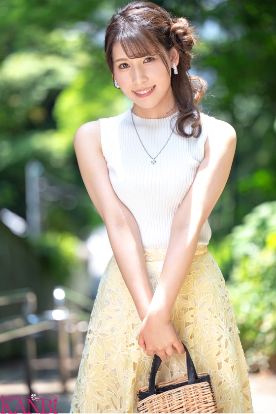 2年ぶりのおチ●コ挿入！エロ乳首×美くびれ巨尻シングルマザー 地方局アナウンサー 神崎くろえ 32歳 AVデビュー！-1
