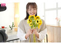 普段は真面目で大人しい花屋さんは脱いだら…もちもちぷっくり おまんじゅうおっぱい 初めてマイクロ着てAVデビュー！ 南本まや1